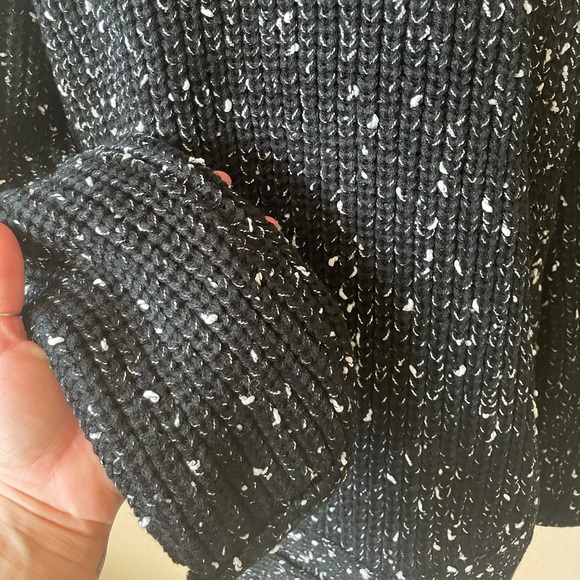 Black & White Popcorn Sweater - Picture 4 of 5